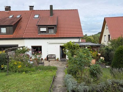 WEINSBERG: Teilrenov. DHH mit Garten u. Garage