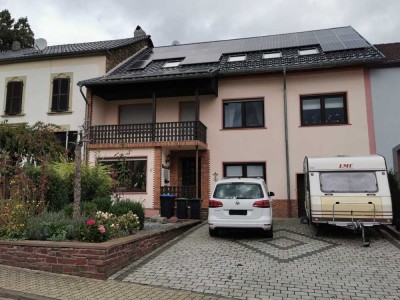 Reihenhaus Wehingen* 250m² Wf* Neue PV Anlage* Neue Pellet Heizung* Garage*Garten