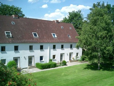 Helle 2-Zimmer-Wohnung inklusive 2 Stellplätzen. Bezugsfrei!