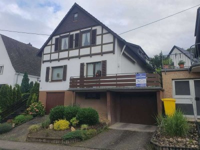 Zweifamilienhaus mit viel Wohnfläche