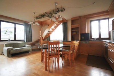 TRAUMHAFTES APARTMENT - Stilvolle 4-Zimmer Wohnung in RUHELAGE