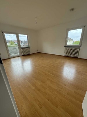 3 Zimmerwohnung mit EBK und Balkon in Gelnhausen Meerholz