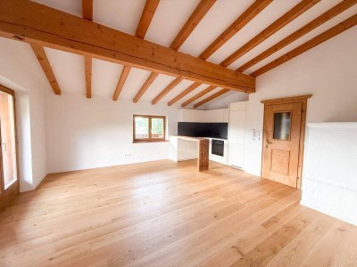 Zauberhafte Dachgeschoßwohnung in traumhaft sonniger Panoramalage von Oberndorf