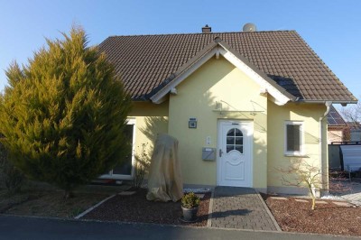 Modernisiertes Haus mit vier Zimmern und Einbauküche in Villmar mit großem Garten und Garage