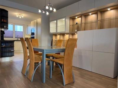 Modernes Reihenhaus, möbliert mit Pool und E-Stellplatz