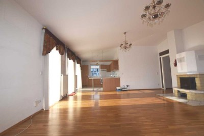 Erbpacht! Großzügiges Penthouse mit Kamin, Sauna und Dachterrasse in Berlin-Biesdorf