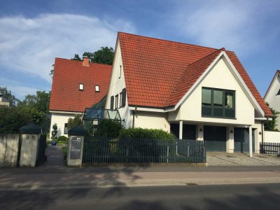 Haupthaus mit Wintergarten *** 2 Wohnungen *** Schwimmbad ** Whirlpool ***  Sauna ***  5 Garagen ***