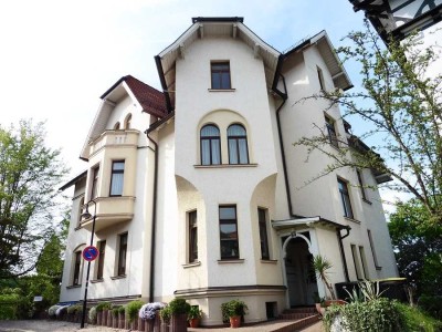 Sehr gepflegte 4-Raum-Altbau-Wohnung mit Stellplatz im Südviertel