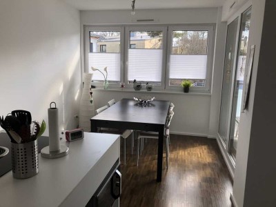 Exklusive, neuwertige 2,5-Raum-Terrassenwohnung mit geh. Innenausstattung mit Balkon und EBK