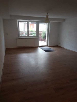 Souterrainwohnung mit eigener Terrasse