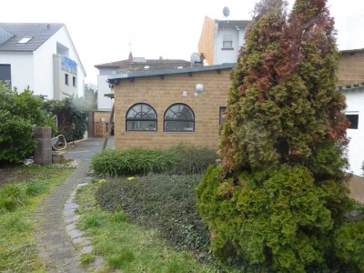 Günstige, modernisierte 2,5-Raum-Wohnung in Mainz-Kostheim für Gartenliebhaber/in