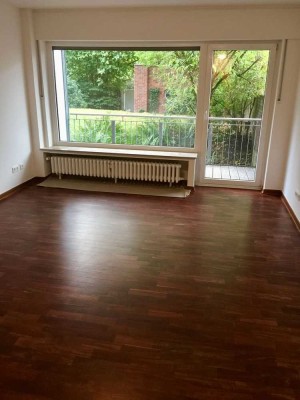 Exklusive, gepflegte 1-Raum-Hochparterre-Wohnung mit Balkon und EBK