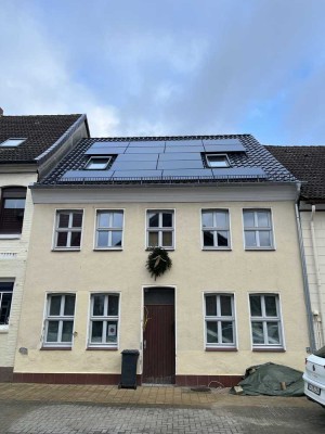 Stilvolle 2-Raum-Wohnung mit gehobener Innenausstattung mit EBK in Wolfsburg