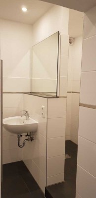 Helle großzügige Wohnung / WG geeignet / nähe Fachhochschule Deutz