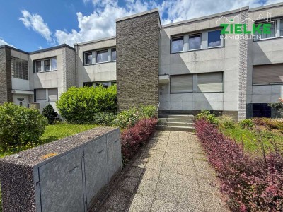 Charmantes 3-Parteienhaus mit Garten und 2 Garagen. Beste Lage für Investoren