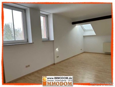 2-Zimmer-Wohnung im Dachgeschoss eines architektonisch wertvollen Wohnhauses zu vermieten!