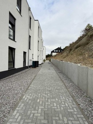 Erstbezug! 2-Zimmer-Wohnung, 78 qm, Aufzug, Carport