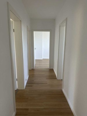 Ideal für Paare: Erstbezug nach Sanierung, 4-Raum-Wohnung mit EBK