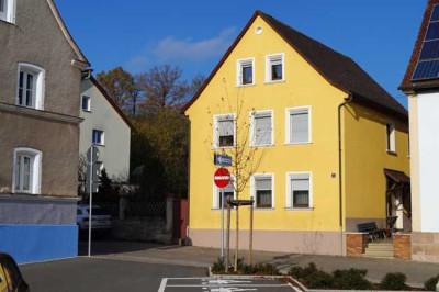 Dietenhofen: EFH für die Großfamilie im Stadtkern mit Hausgarage, Garten und Wald!