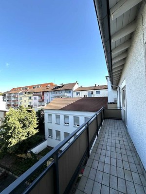 Attraktive 4-Zimmer-Wohnung in zentraler Innenstadtlage - 
frisch renoviert mit zwei Balkonen