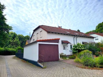 *PROVISIONSFREI* Doppelhaushälfte mit zwei Garagen und einem Carport in Milspe!