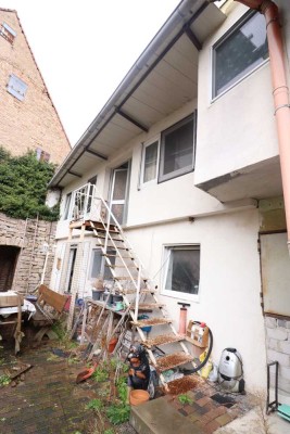 Wohnhaus mit Anbau & zwei separaten 1-Zimmer-Studios – vielseitiges Sanierungsobjekt in Staffort