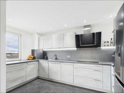 Direkt einziehen: 3-Zi. mit Stil und Technik ausgestattet