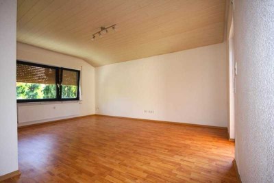 Helle, vollständig renovierte 3-Raum-Wohnung mit Einbauküche in Pfungstadt