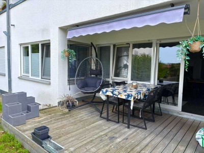 Moderne 3 Zi-Wohnung mit EBK, Terrasse und Stellplatz
