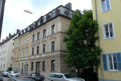 München-Au, an der Isar, neu renovierte 2-Zimmer-Altbau-Wohnung mit großer Wohnküche
