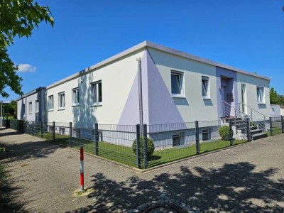 Stilvoller Massiv-Bungalow mit luxuriösem Ambiente und flexibler Raumgestaltung