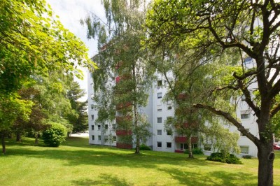 Sonnenhang:  Gepflegte Wohnung mit Aufzug, Balkon und Einbauküche