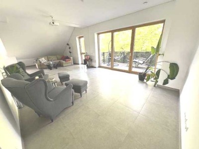 BRACKEL - MODERNE DG-WOHNUNG - GROSSER BALKON - 3 Zi - OFFENE KÜCHE - BAD - G-WC - LUFTWÄRMEPUMPE