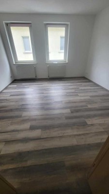 Schöne zwei Zimmer Wohnung in Burgenlandkreis, Weißenfels