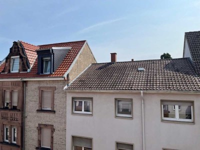 Gepflegte 2-Raum-DG-Wohnung mit Balkon in Mannheim