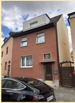 Einfamilienhaus in zentraler Lage mit 7 Zimmern und Garten in Düren