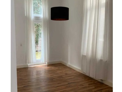 Stilvolle 2,5-Zimmer-Erdgeschosswohnung mit Terrasse in zentraler Lage