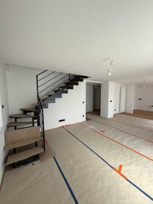 Luxuriöse 4 Zimmer Maisonettewohnung mit Gartennutzung – Erstbezug nach Kernsanierung