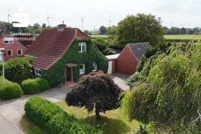 Fernblick im Garten, Gemütlichkeit im Haus