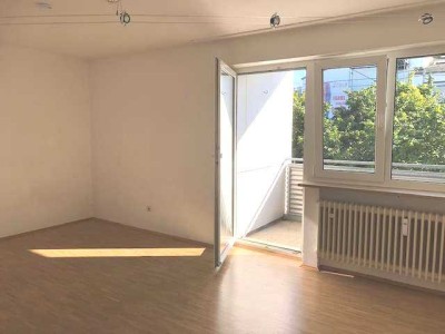 Bitte Mail-Anfragen: Nettes Appartement mit Balkon, uninah
