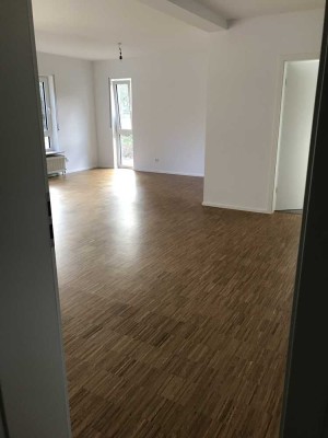 Exklusive Wohnung in Bestlage im EG mit Terrasse u. Garten