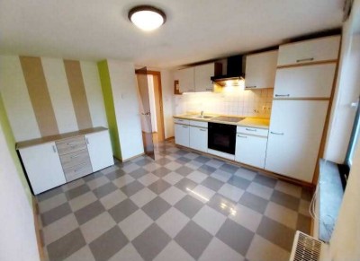 Helle, neuwertige 2-Zimmer-DG-Wohnung in Eitlbrunn