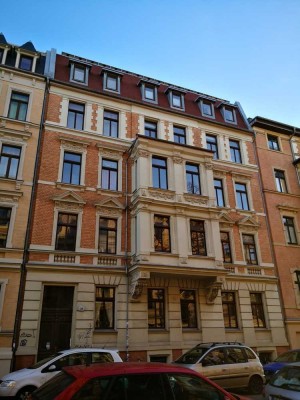 Geräumige Dachgeschosswohnung in beliebtester Lage von Halle, Einbauküche möglich!