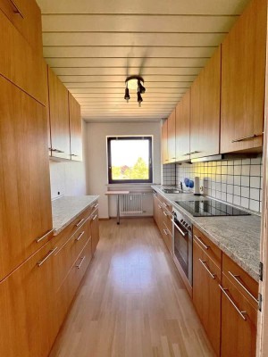 Lichtdurchflutete und großzügige 3 Zimmer- ETW 
mit Einbauküche und Südbalkon
in Berenbostel/Lange