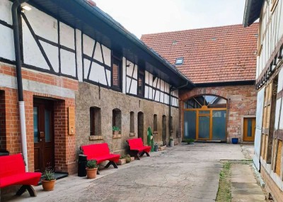 Drei historische Häuser und noch viel mehr Möglichkeiten – Ein einzigartiges Anwesen mit Traumgarten