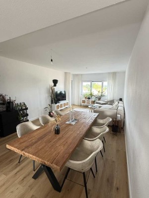 Schicke 4-Zimmer-Wohnung mit gehobener Innenausstattung mit Balkon und EBK in Schifferstadt