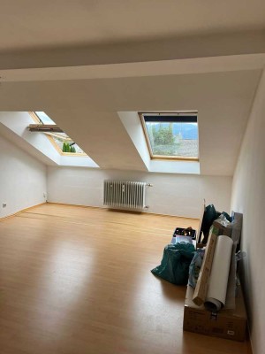2-Zimmer DG Wohnung im energetisch vollständig sanierten Haus!