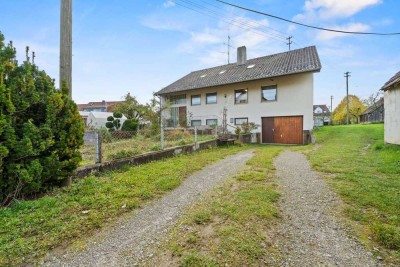 Seltene Gelegenheit! Zweifamilienhaus mit Ökonomiegebäude und großem Garten in ruhiger Lage