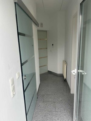 Erstbezug nach Sanierung: Stilvolle 3-Zimmer-Dachgeschosswohnung mit geh. Innenausstattung
