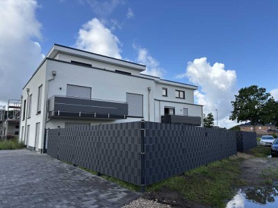Kurzfristig verfügbare Neubauwohnung mit Balkon